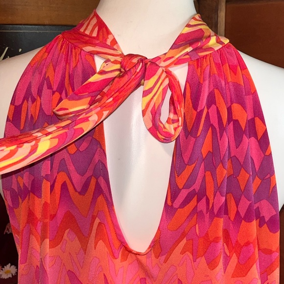 SEXY GORGEOUS SILKY HALTER STYLE TOP tie in back lays perfectly SIMPLY BEAUTIFUL - Picture 4 of 12